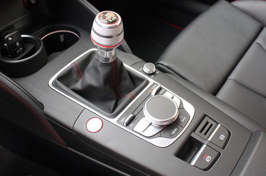 Детали интерьера Audi S3 Sedan (8V) 2013 года  (WW) (фото 64 из 95)